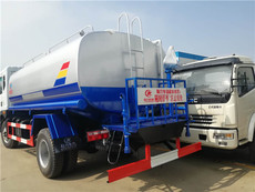 高效環保，專業守護——城市清潔與綠化好幫手 灑水車